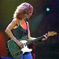 Obrázek: SHERYL CROW POMÁHÁ RODINĚ POLICISTY