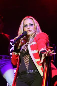 11-anastacia.jpg