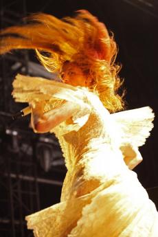 02-florence-and-the-machine-6.jpg