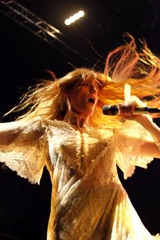 02-florence-and-the-machine-7.jpg