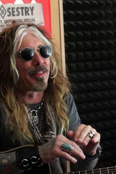 dead-daisies-11.jpg