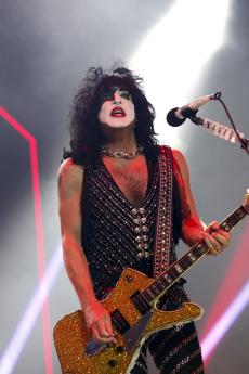 kiss-praha-2023-12.jpg