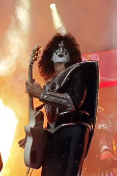 kiss-praha-2022-12.jpg