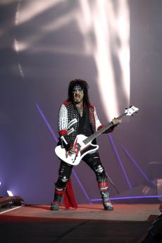 04-motley-crue-16.jpg