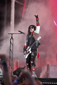 04-motley-crue-9.jpg