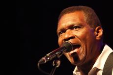 robert-cray-beat-2023-4.jpg