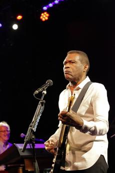 robert-cray-beat-2023-6.jpg