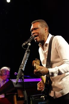 robert-cray-beat-2023-7.jpg