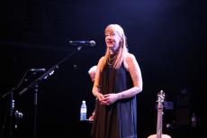 suzanne-vega-beat-12.jpg