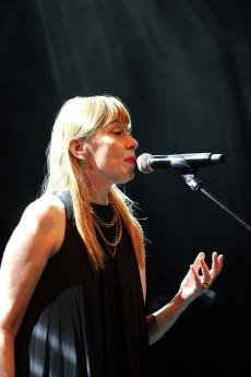 suzanne-vega-beat-15.jpg