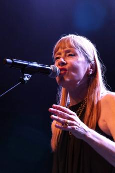 suzanne-vega-beat-5.jpg