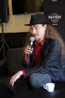 tuomas-holopainen-praha-2020-1.jpg