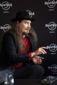tuomas-holopainen-praha-2020-5.jpg
