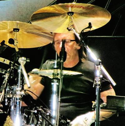 Phil Rudd Lisa Phil Rudd se u soudu přiznal. | Rádio BEAT: První bigbít u nás