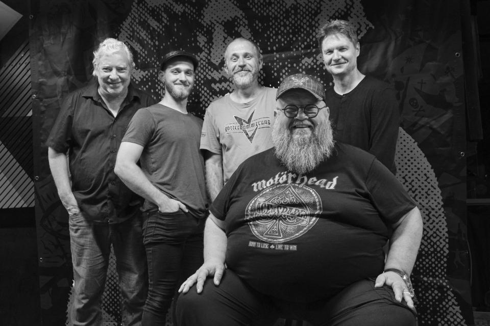 Škaredá holka má na nové desce doslova novou tvář