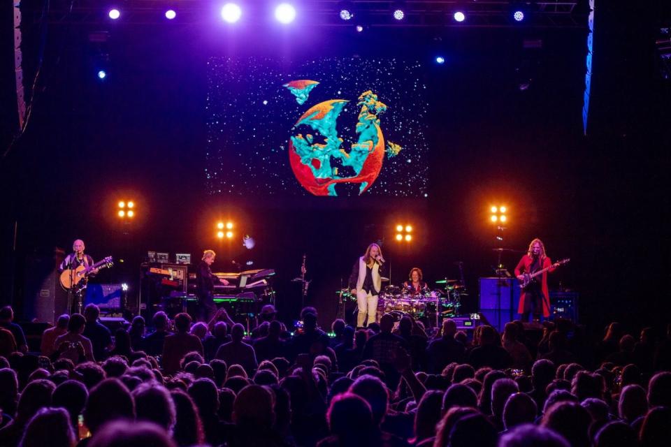 Poslechněte si čerstvou novinku Yes